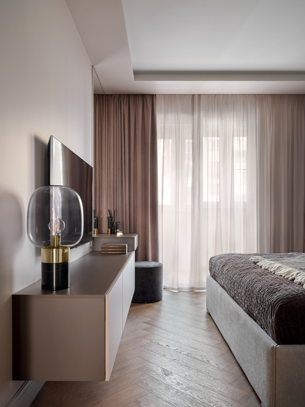 Стильный монохром - трехкомнатная квартира