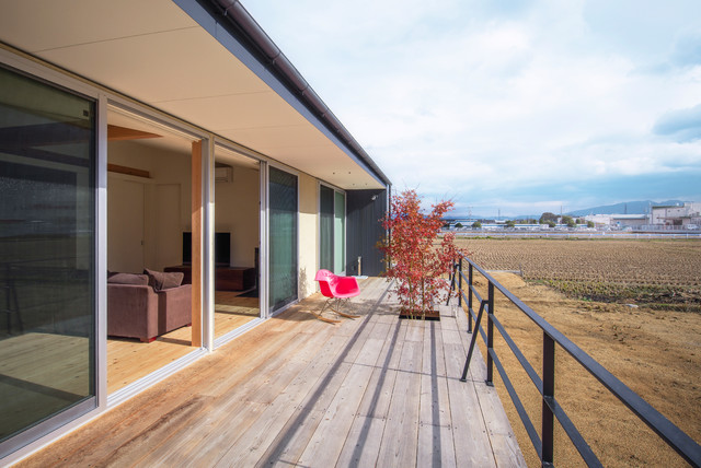 広陵町・K邸 moderno-terraza-y-balcon