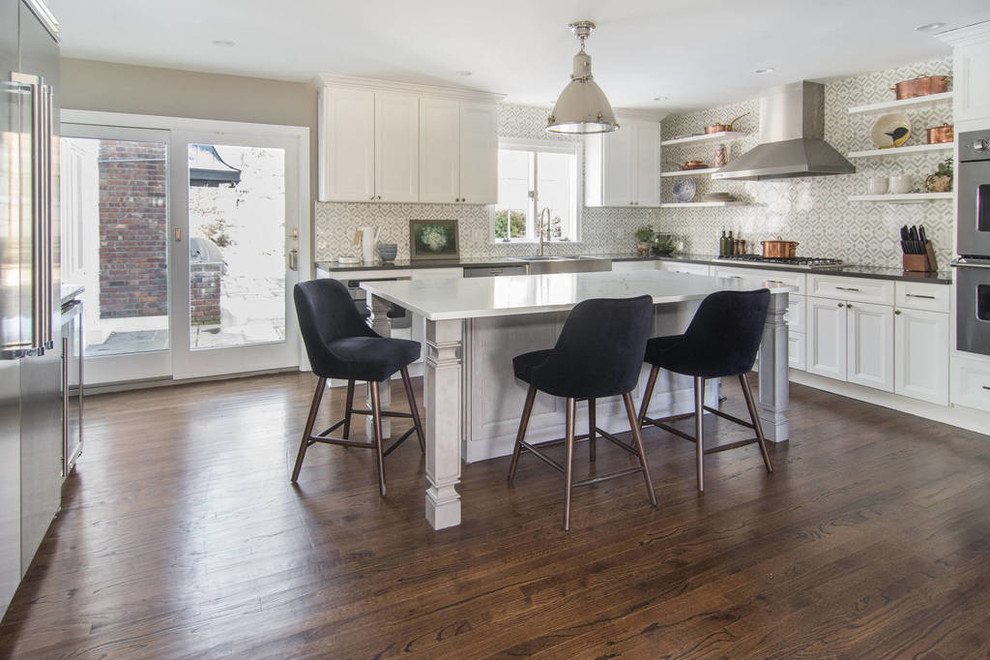 Inspiration for a mid-sized transitional l-shaped eat-in kitchen in Newark with a double-bowl sink, multi-coloured splashback, coloured appliances, dark hardwood floors, with island, brown floor, grey benchtop, recessed-panel cabinets, white cabinets, quartz benchtops and marble splashback.