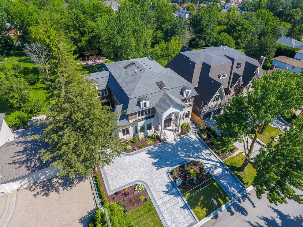 Home design - transitional home design idea in Toronto