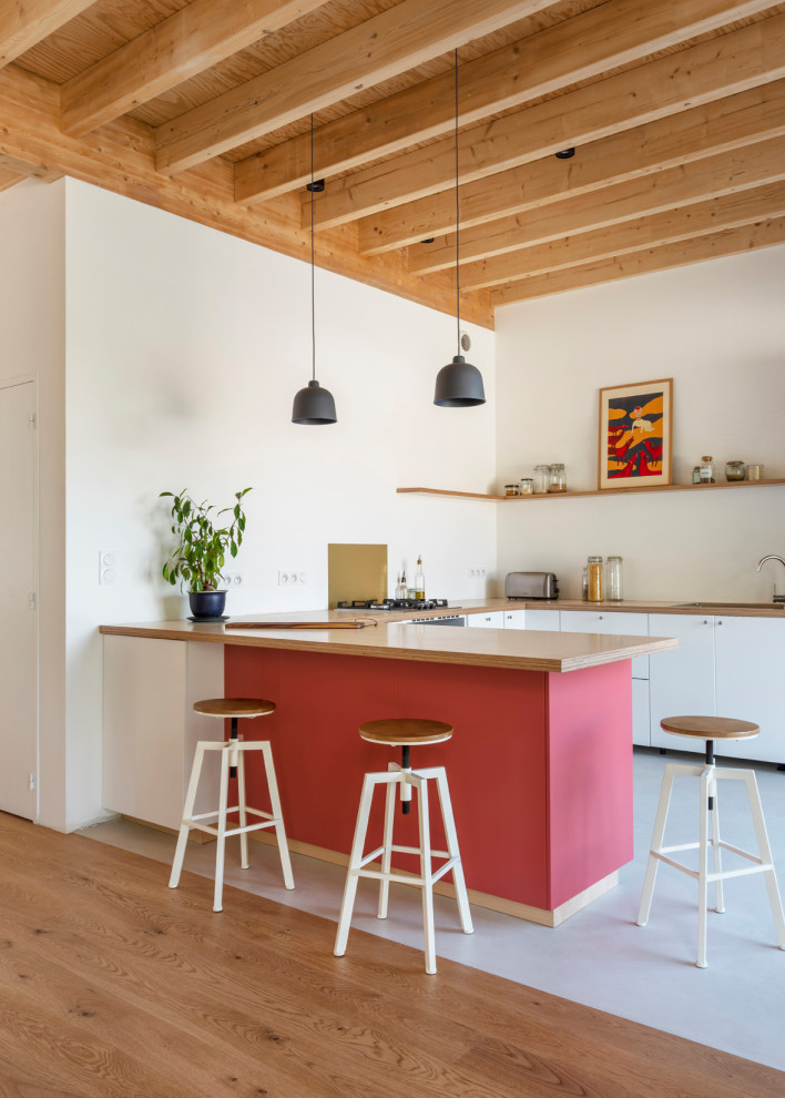 Design ideas for a medium sized contemporary kitchen in Nantes.