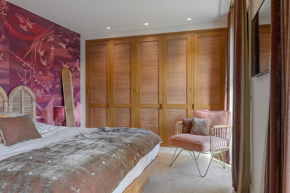 Design ideas for a medium sized modern bedroom in Marseille.