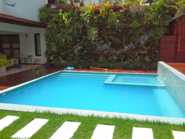 Piscina contemporaneo-piscina