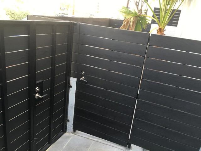 Entry Gate with Wall Toppers contemporain-facade
