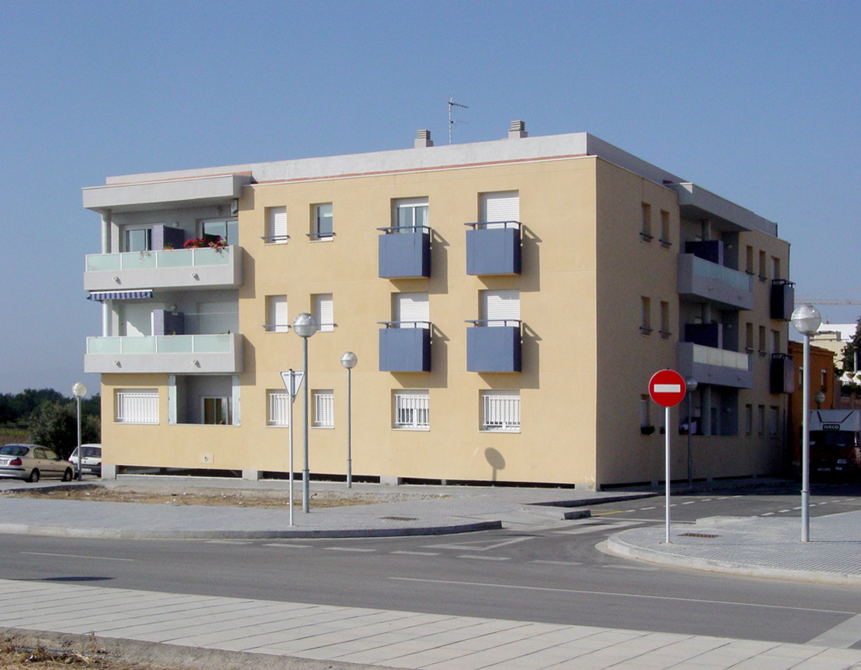 Edificio plurifamiliar en Vilaseca para 14 vecinos
