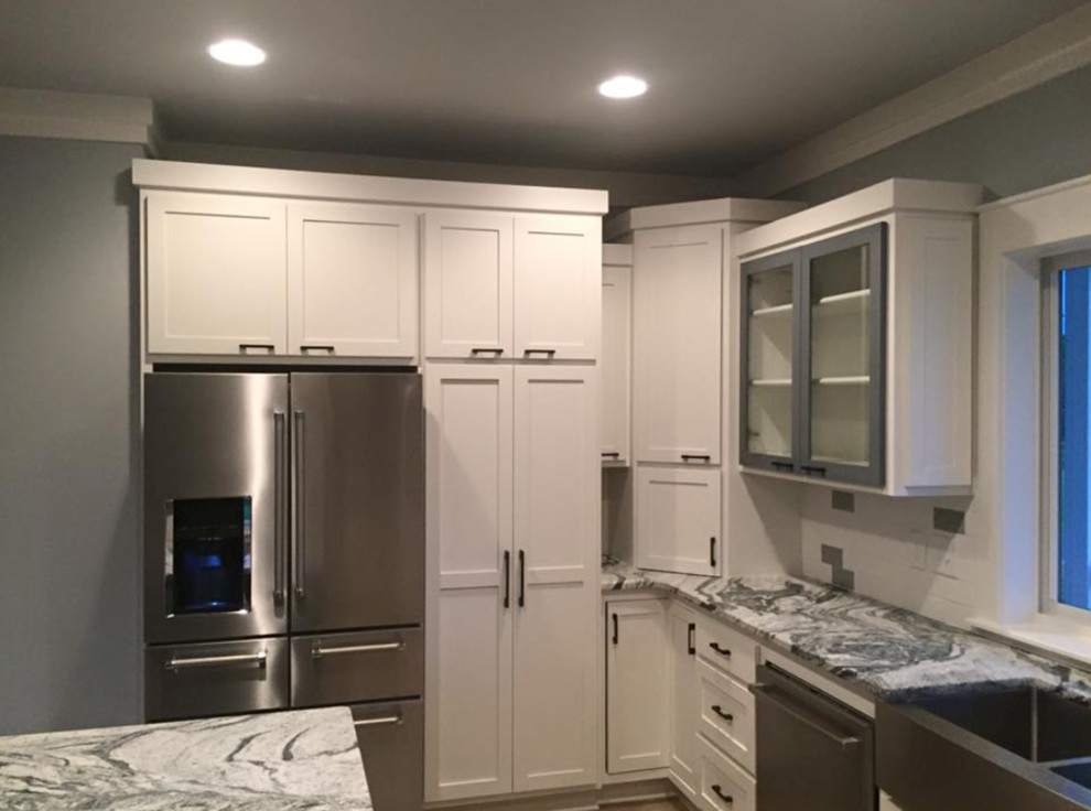 Kitchen - transitional kitchen idea