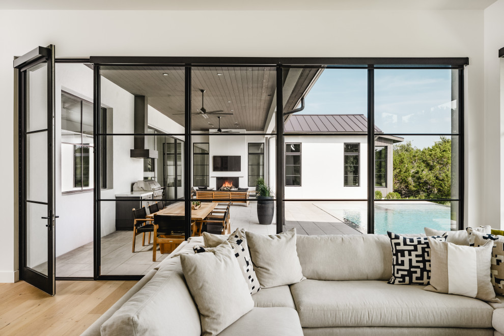 Example of a transitional deck design in Austin