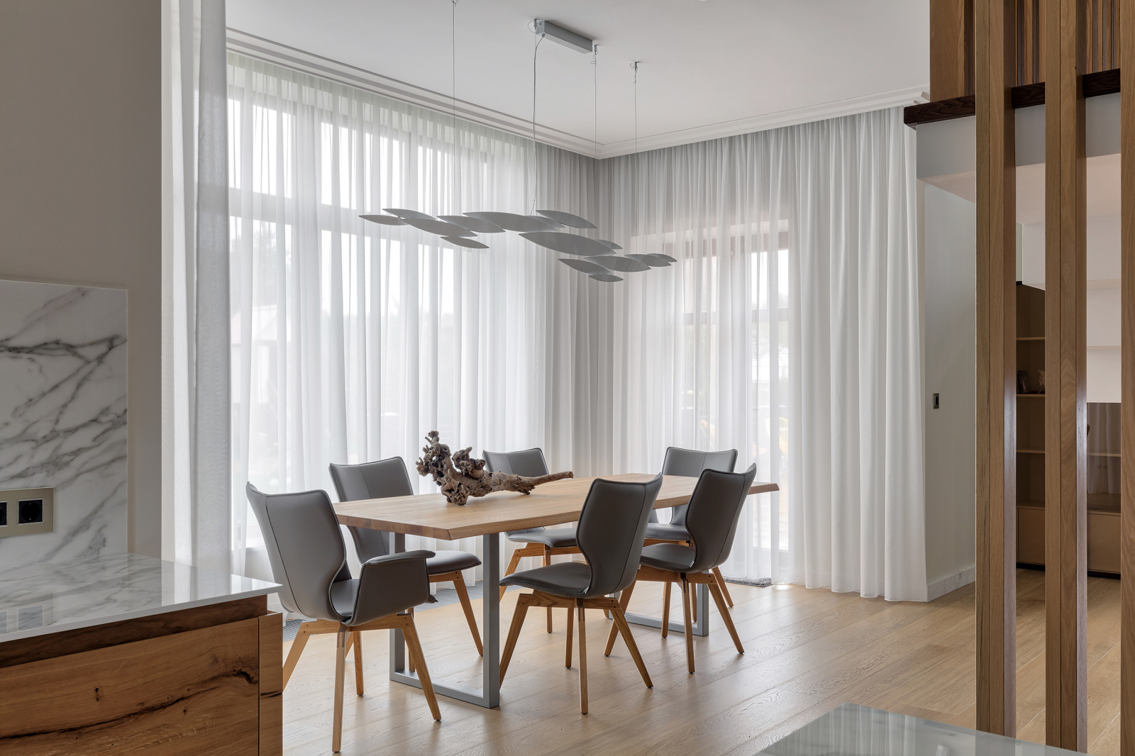 Дом с потайной лестницей