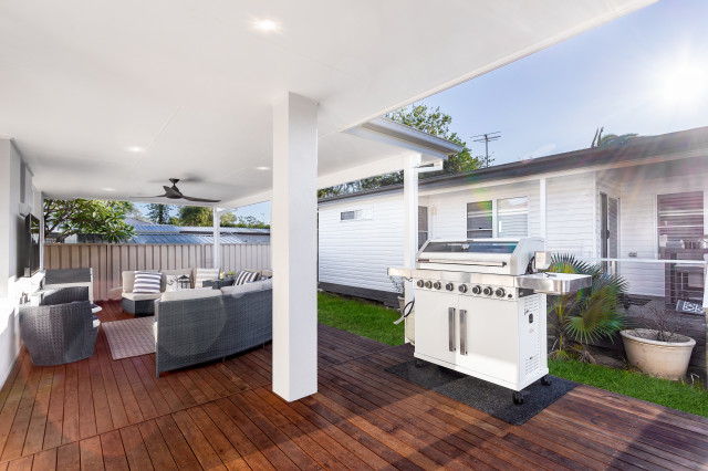 Deck and Granny Flat trendy-terrasse