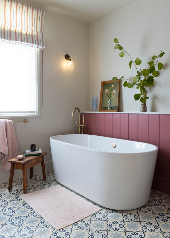 Inspiration for a transitional bathroom in Essex.