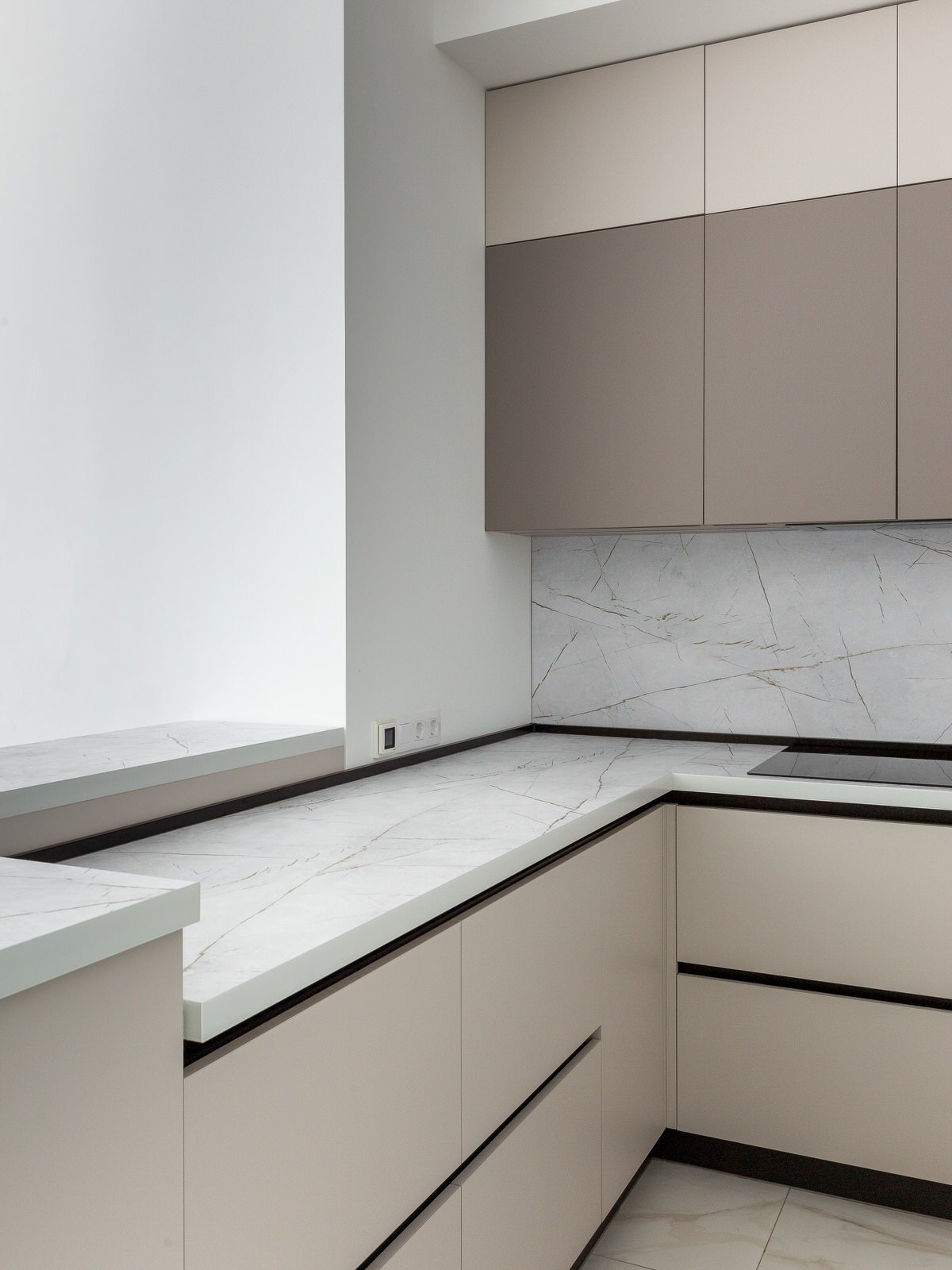 Угловая кухня-гостиная с барной в ЖК Матч Поинт