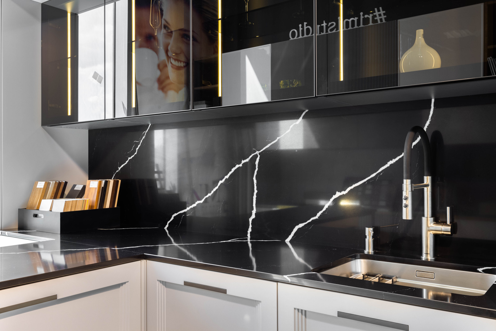 Кухня. Рими Мебель Холл. Vicostone Nero Marquina