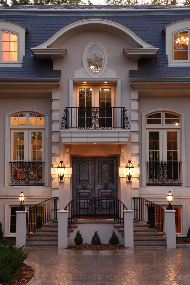 Inspiration for a traditional three-storey exterior in Minneapolis.