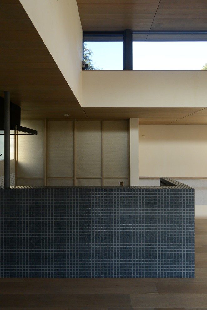 Inspiration for a contemporary home design in Yokohama.