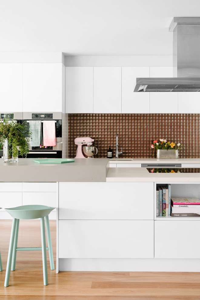 Design ideas for a contemporary kitchen in Perth.