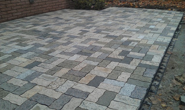 Wavy Rectangle Granite Pavers American Traditional Patio