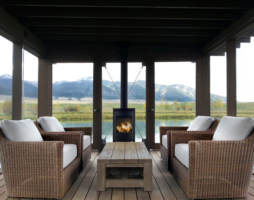 Example of a transitional deck design in Seattle