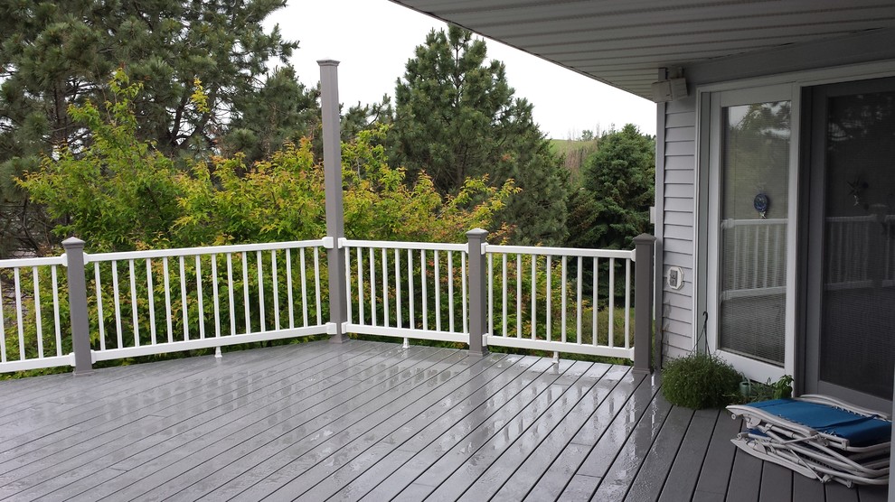 Mid-sized minimalist deck photo with an awning