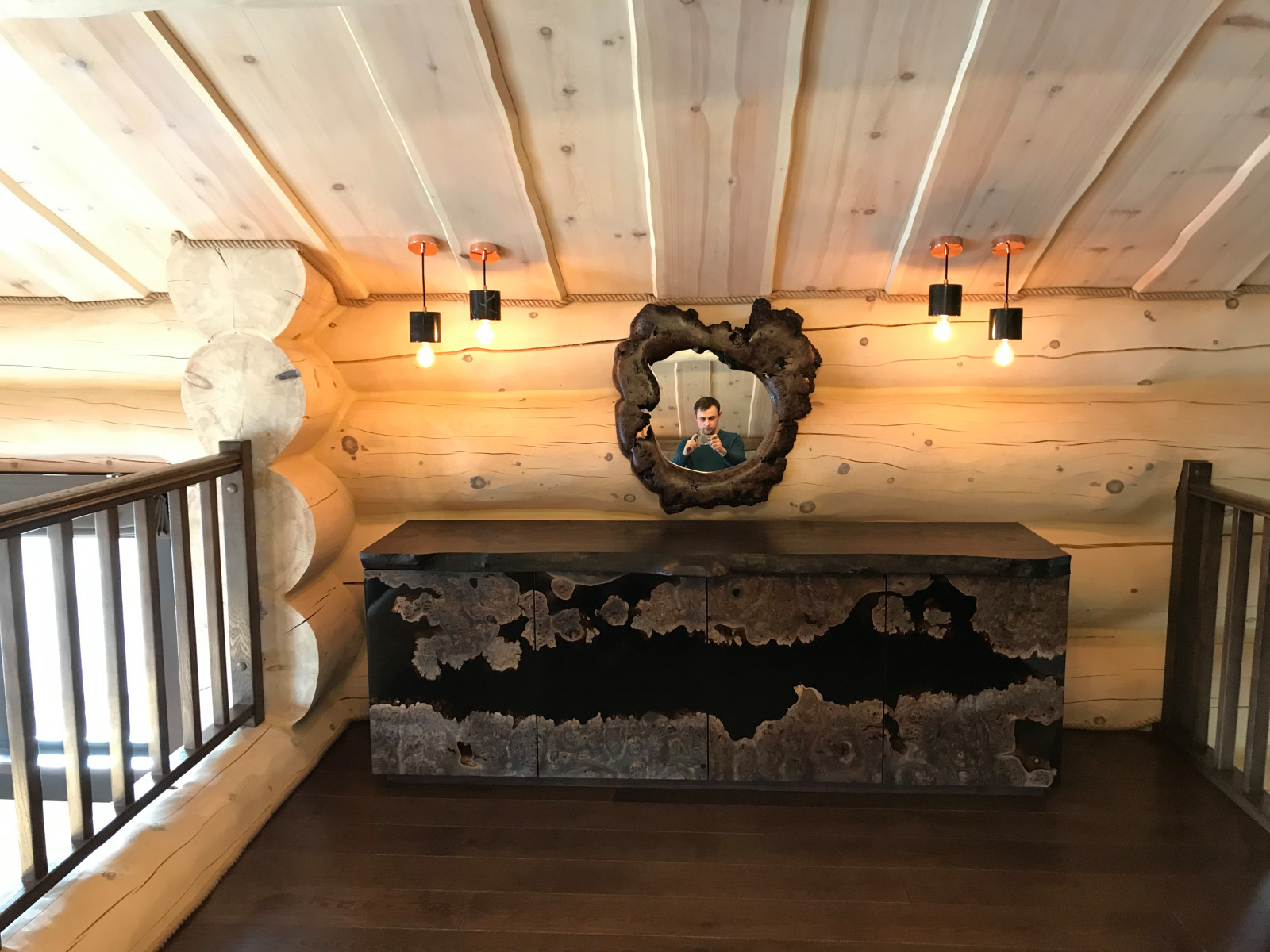 Комод из массива.