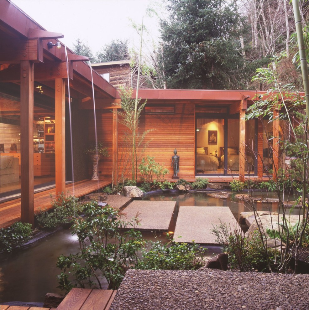 Design ideas for a contemporary landscaping in Los Angeles.