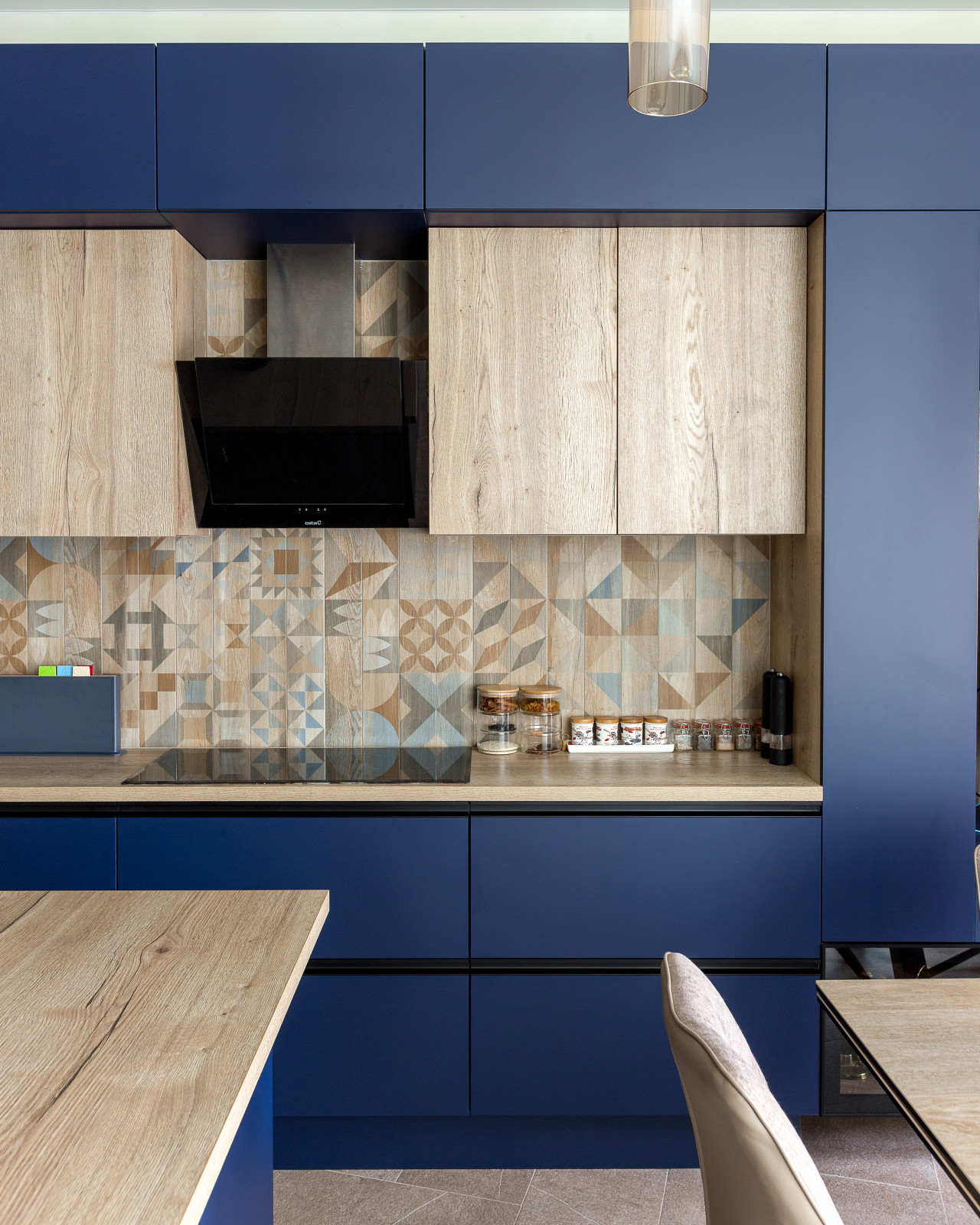 Кухня-гостиная с островом в ЖК Маяк