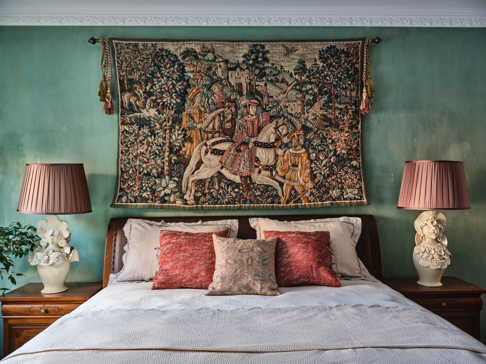 Яркий интерьер с антикварным декором