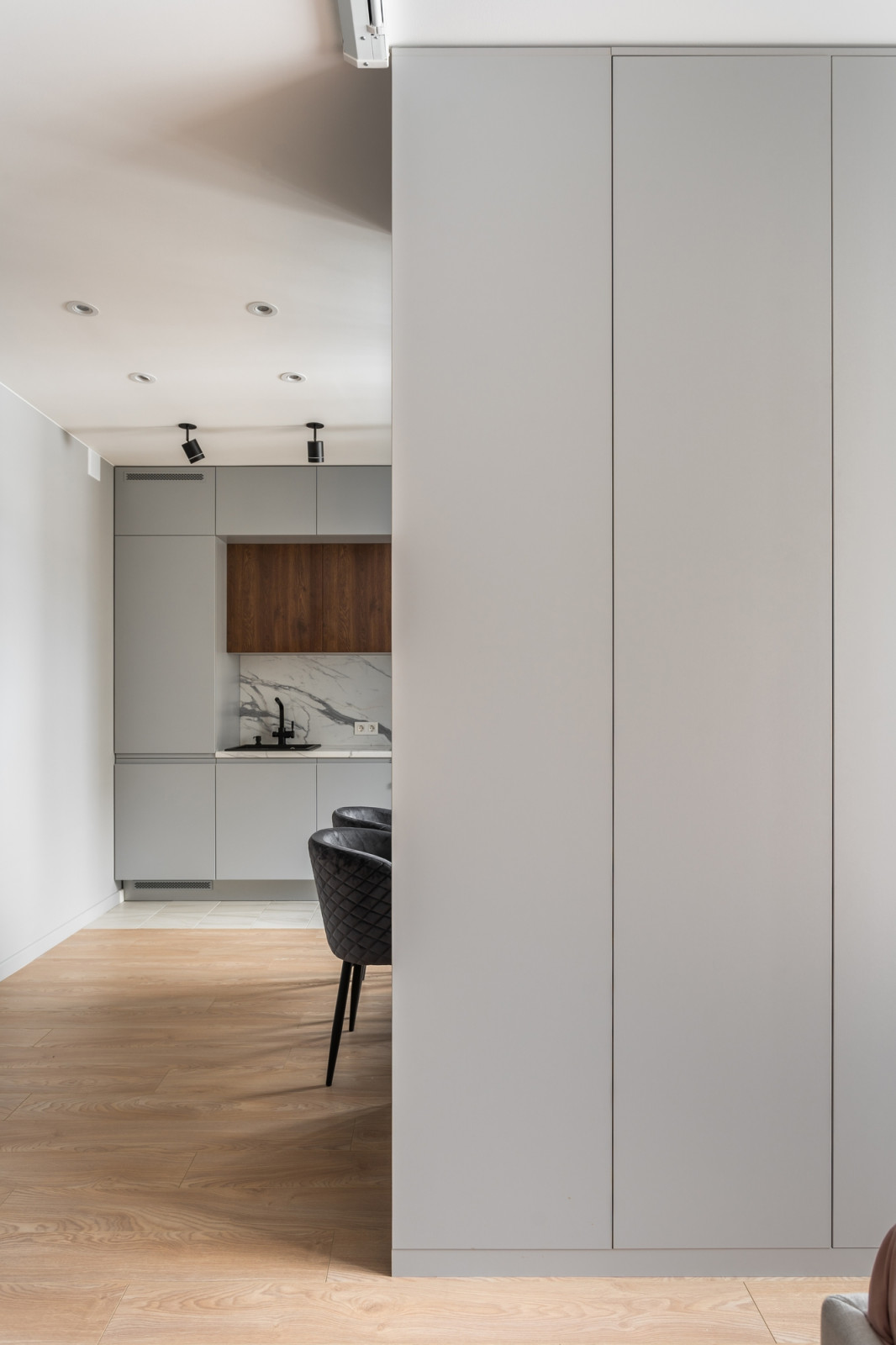 Шкаф вместо стены