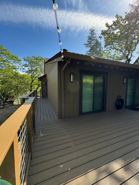 Oakmount Decking contemporary-traedaeck