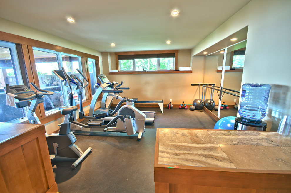Design ideas for a traditional home gym in Calgary.