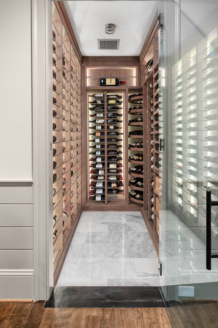 Tennessee Wine Cellar in Walnut nyklassisk-vinkaellare