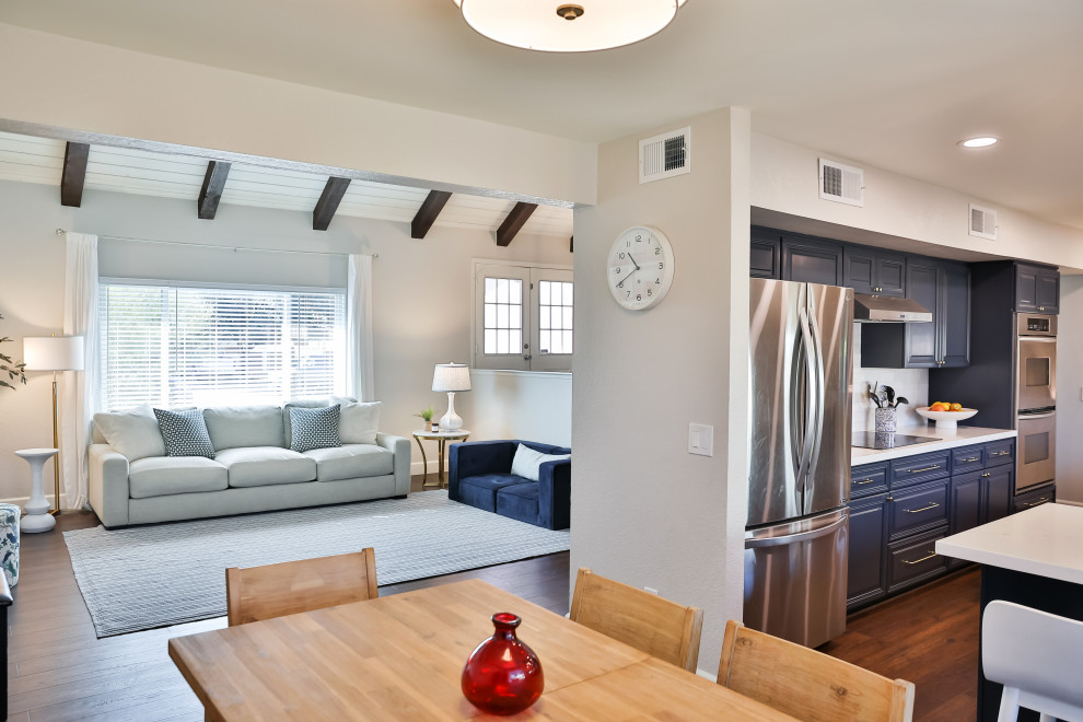 Home design - transitional home design idea in Phoenix