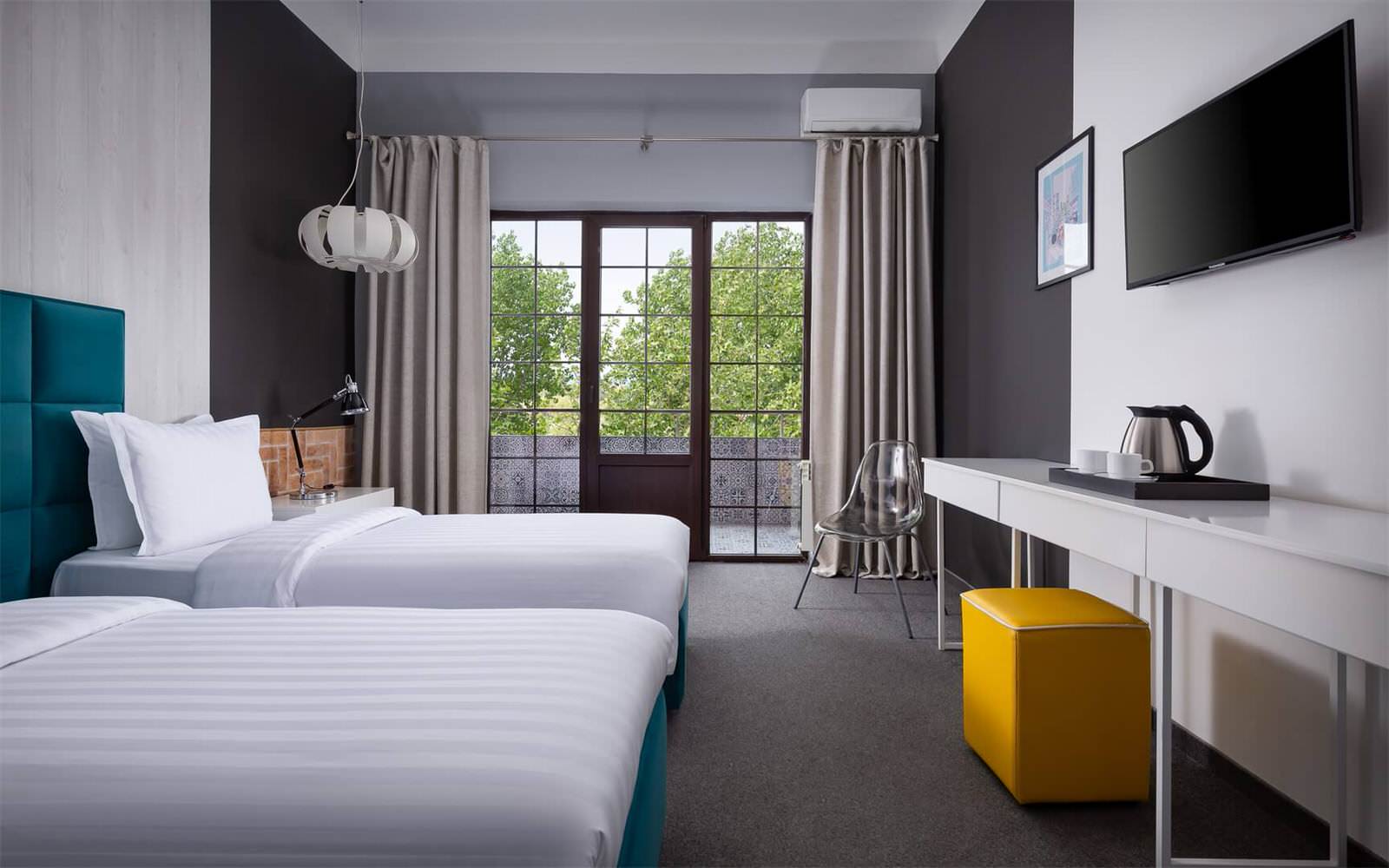 Номер Standart в лофт отеле "Beton Brut 4*"