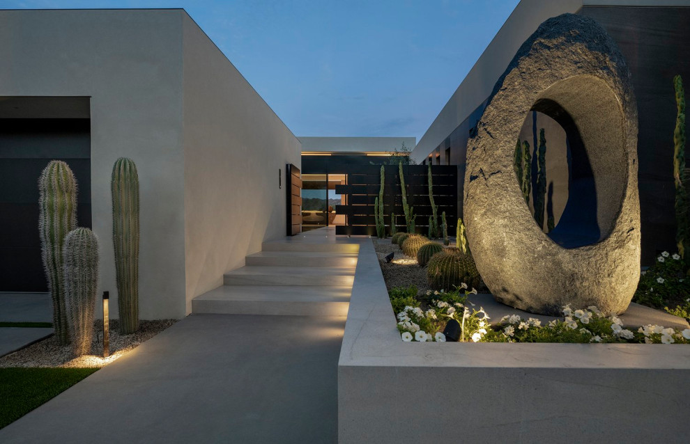 Kleiner Moderner Garten mit Wüstengarten, direkter Sonneneinstrahlung und Holzzaun in Los Angeles