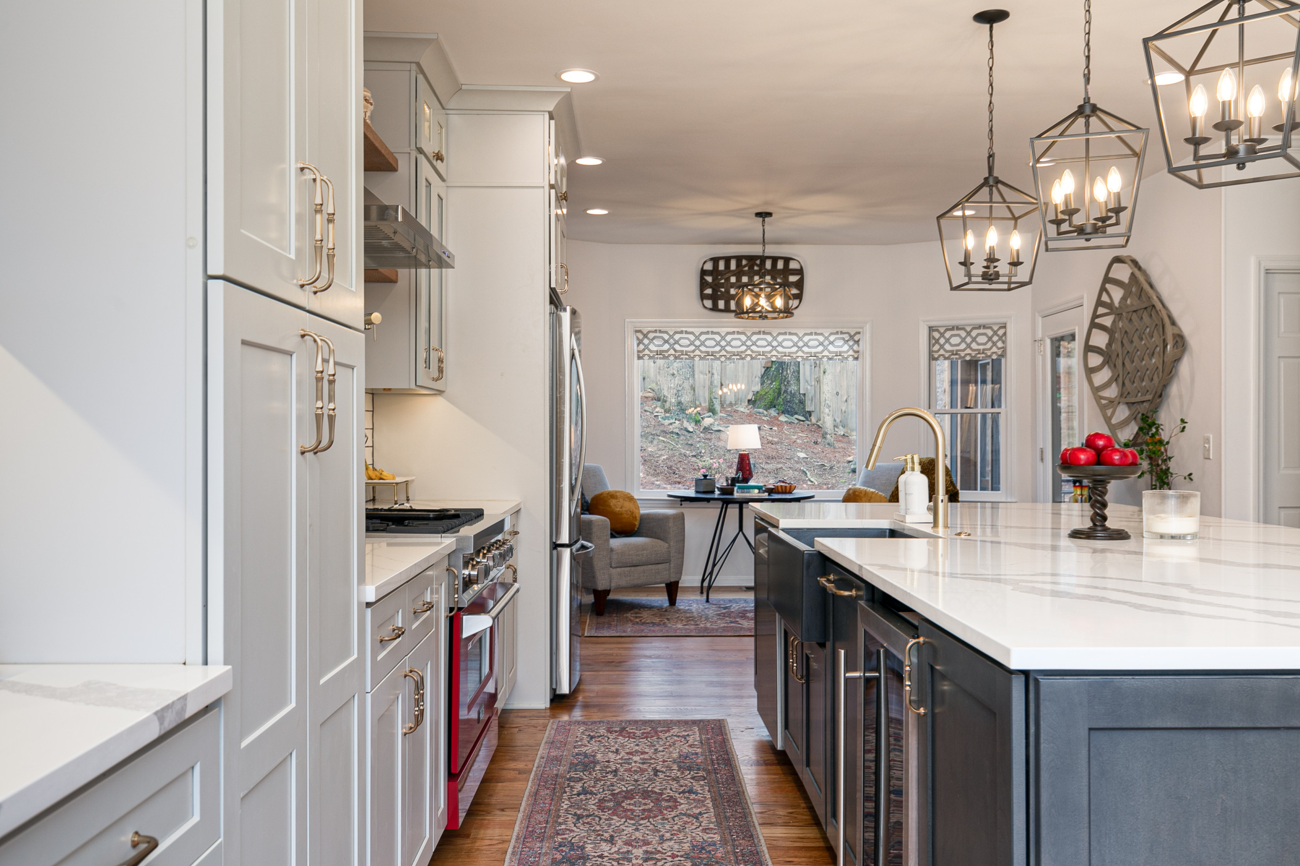 Modern Kitchen/ Breakfast Area