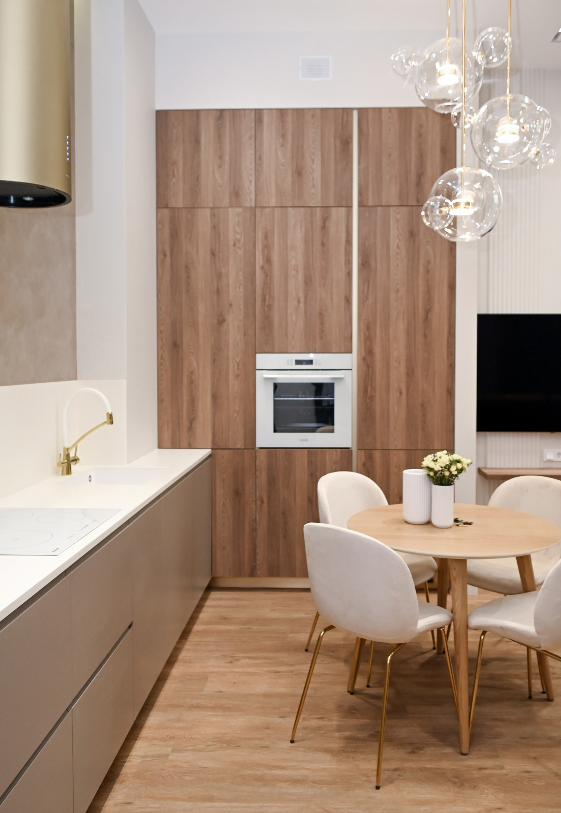 Реализация ЖК "Болконский", квартира с потолками 3,6 метра.