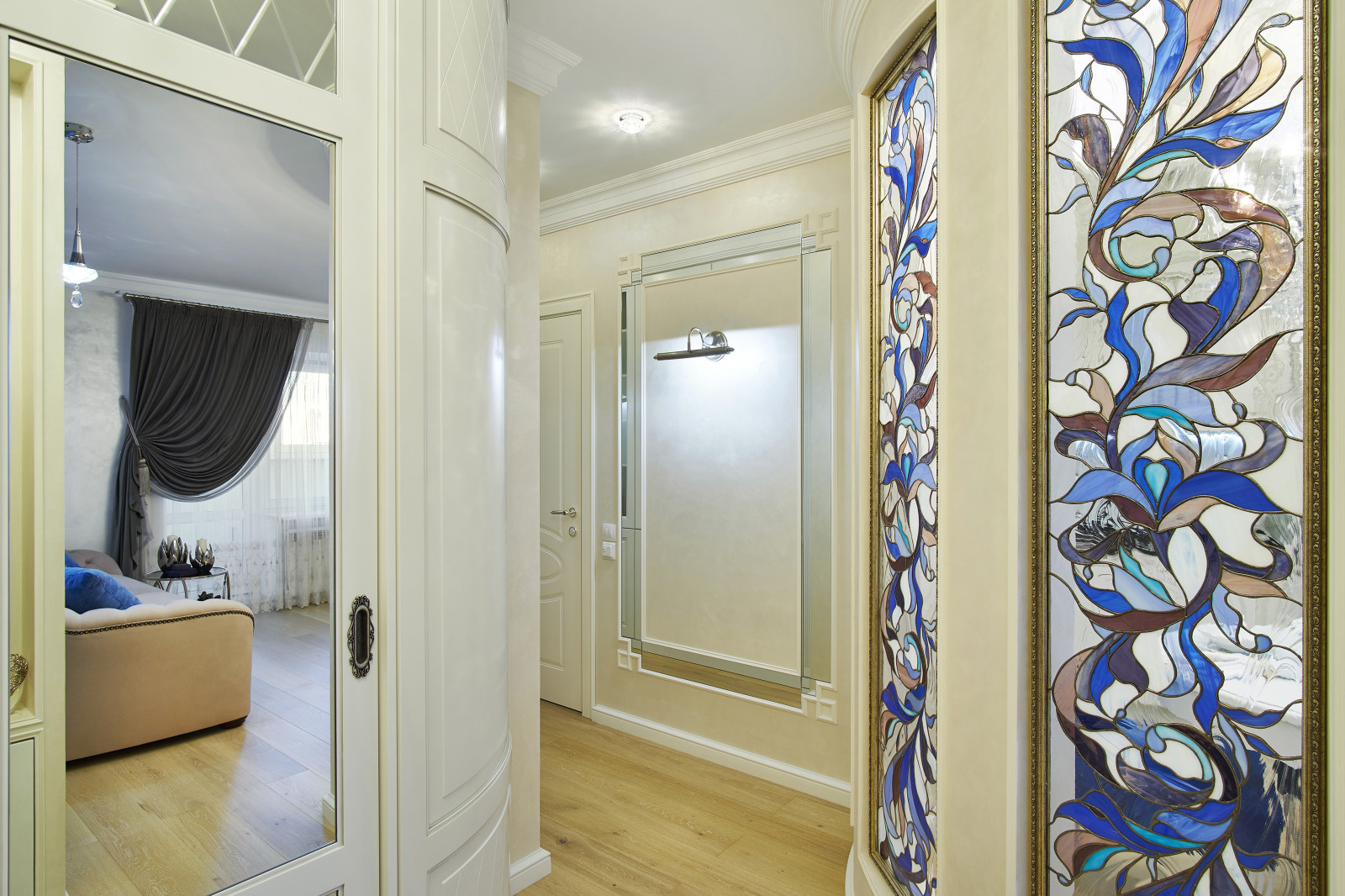 Классика в нейтральных оттенках с вкраплением "вкусных"акцентов.