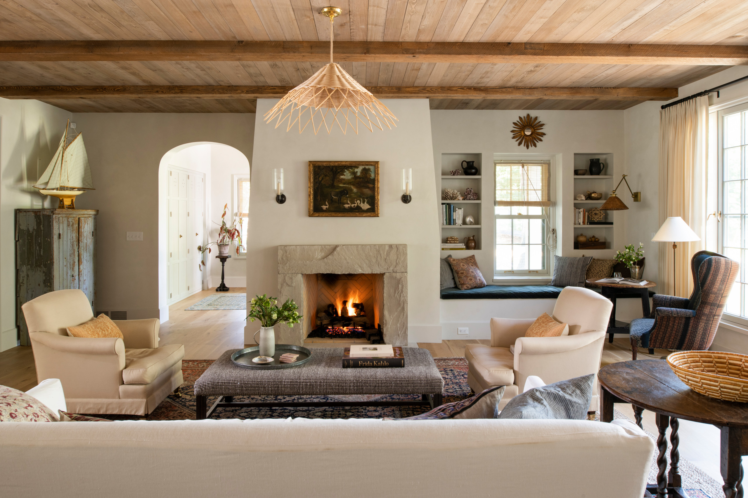 25 Living Rooms With Roaring Fireplaces, image size:2560x1706