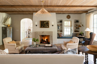 25 Living Rooms With Roaring Fireplaces (25 photos)