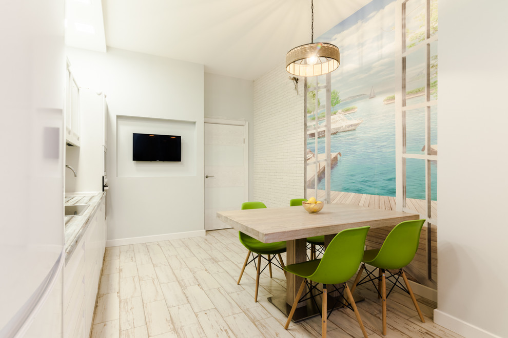 Просторная трехкомнатная квартира с приятным разноуровневым освещением в минимал