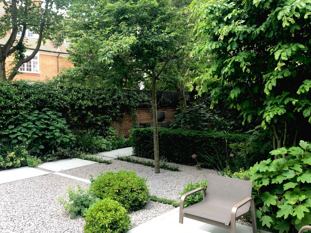 Chiswick triangular garden - London - by Charlotte Rowe Garden Design ...