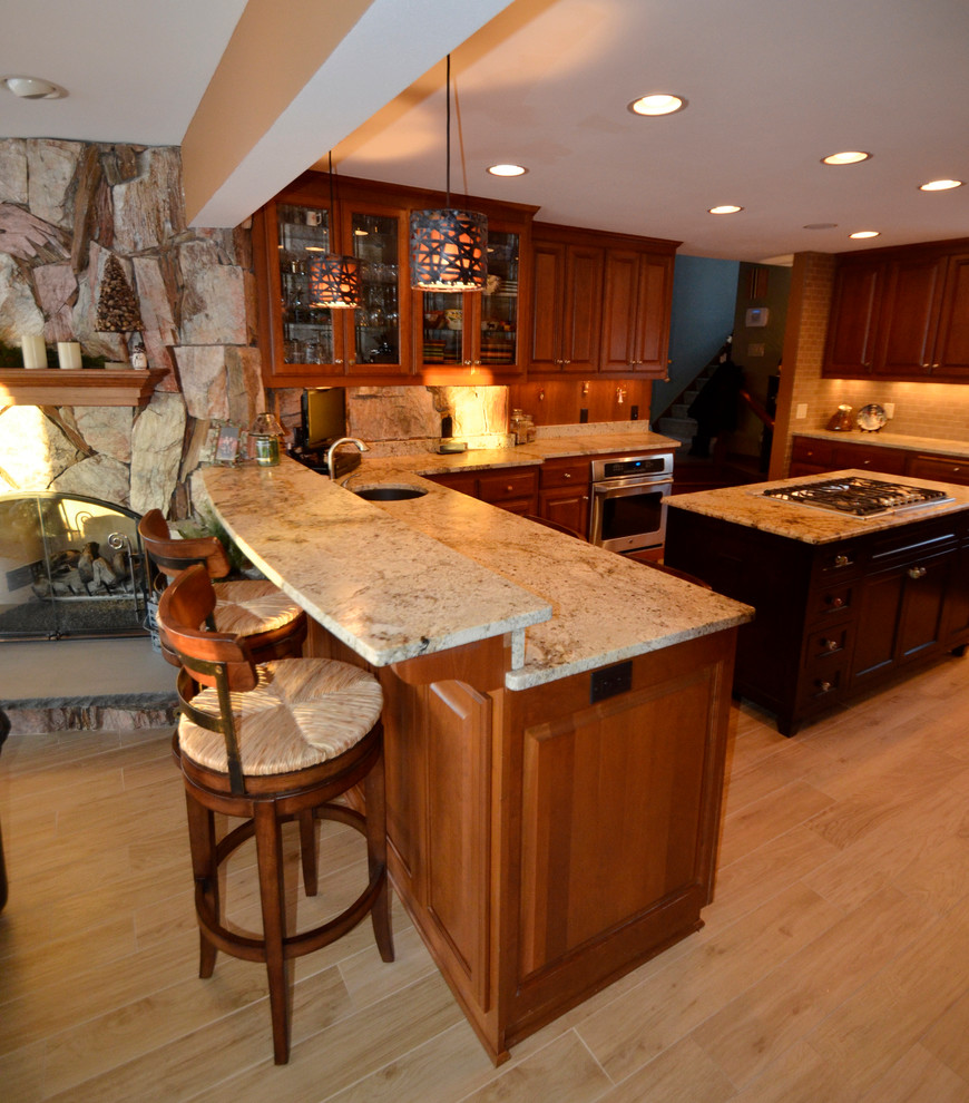 Example of a transitional home design design in Milwaukee