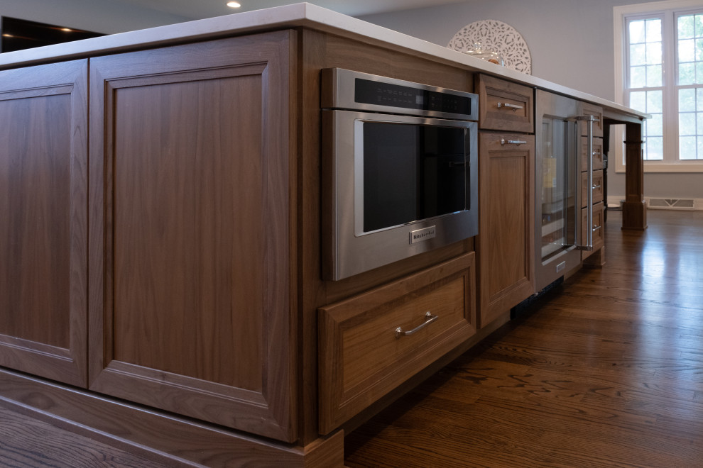 Kitchen - rustic kitchen idea in Chicago