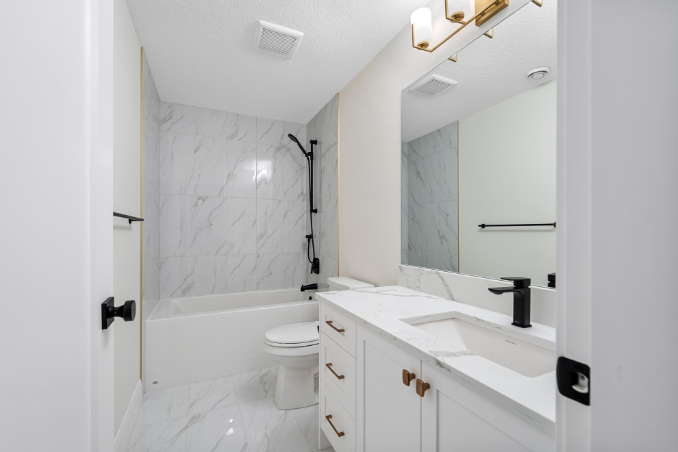 Inspiration for a transitional bathroom remodel in Calgary