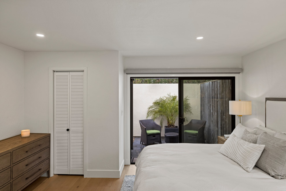 Bedroom - transitional bedroom idea