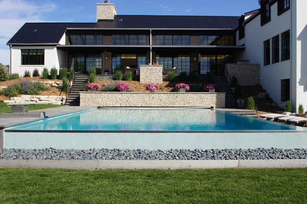 Inspiration for a transitional rectangular pool remodel in Chicago