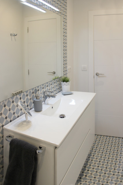 Piso en Les Corts coastal-bathroom