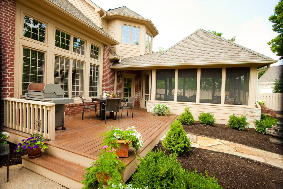 Design ideas for a traditional patio in Indianapolis.