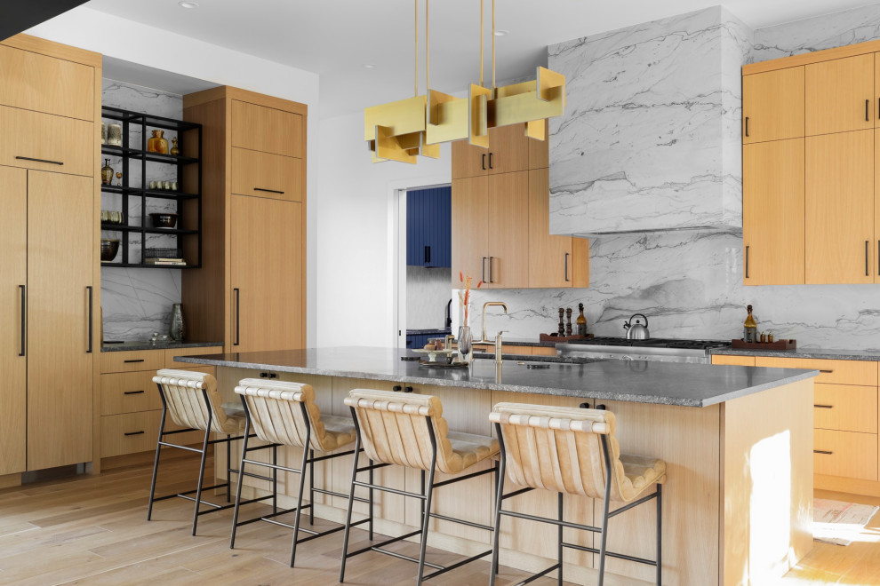 Kitchen - contemporary kitchen idea in Austin
