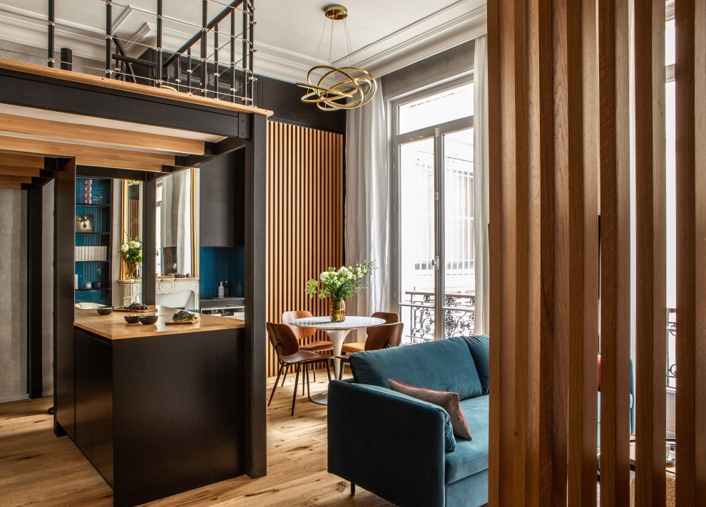 Small midcentury open plan kitchen in Paris with wood benchtops, light hardwood floors, with island, brown floor and brown benchtop.