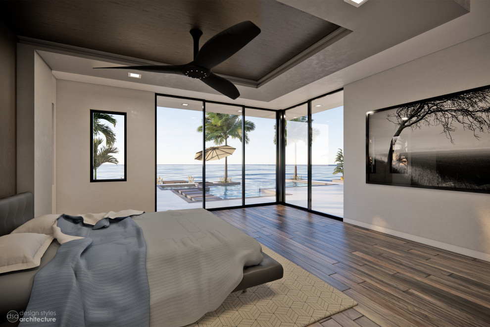 Diseño de dormitorio principal contemporáneo grande con paredes beige, suelo de madera oscura, suelo marrón, bandeja y madera
